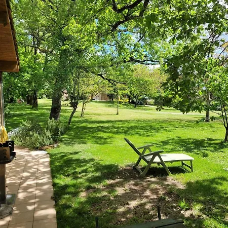 En Pierre Dans Un Parc Arbore Casa de Férias