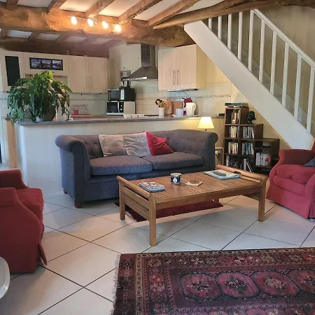 En Pierre Dans Un Parc Arbore Casa de Férias
