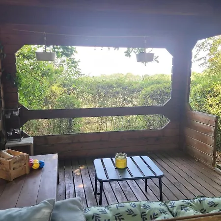 بيت للعطل En Pierre Dans Un Parc Arbore كوندوم